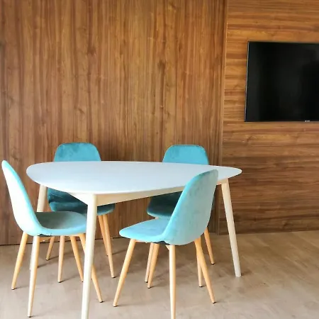 La Parada De La Estacion Con Parking