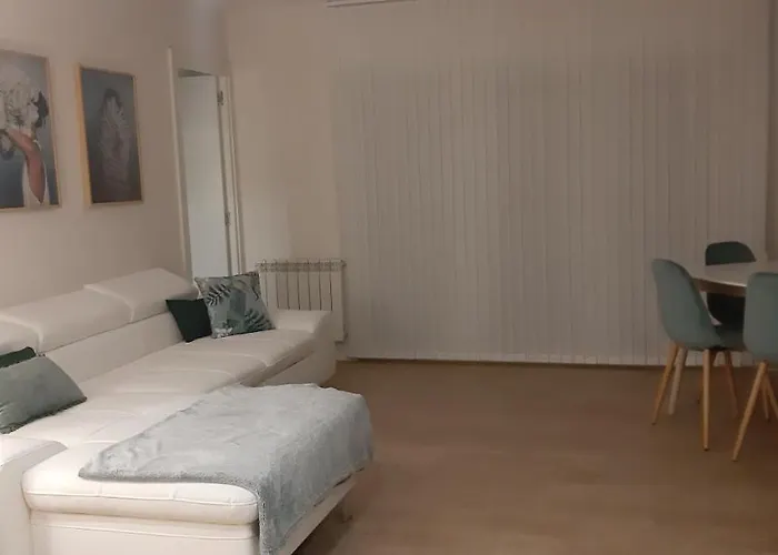 La Parada De La Estacion Con Parking Saragosse